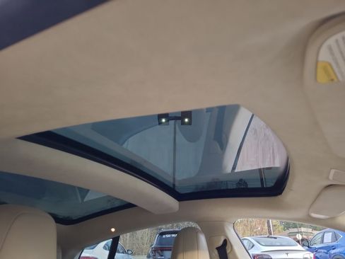 Used 2016 Tesla Model S 70D image 19