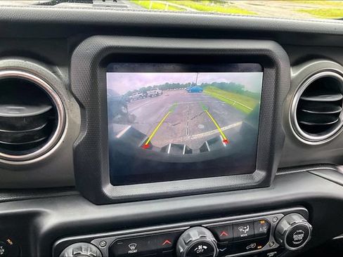 Used 2020 Jeep Wrangler Unlimited Sahara AWD/4WD image 14