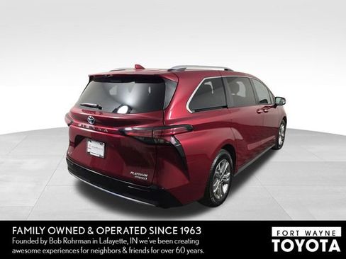 Used 2021 Toyota Sienna Platinum AWD/4WD image 7