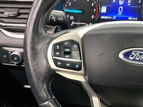 Used 2021 Ford Explorer XLT image 11