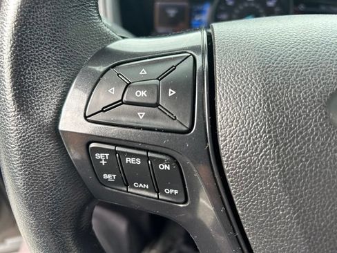 Used 2017 Ford Explorer XLT w/ Equipment Group 202A AWD/4WD image 28