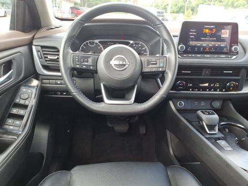 Used 2023 Nissan Rogue SV w/ SV Premium B Package AWD/4WD image 14