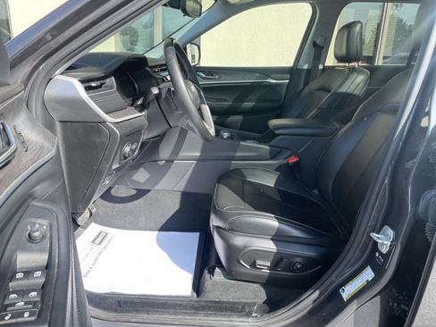 Used 2024 Jeep Grand Cherokee Limited AWD/4WD image 24