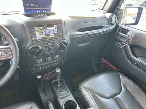 Used 2017 Jeep Wrangler Unlimited Rubicon image 14