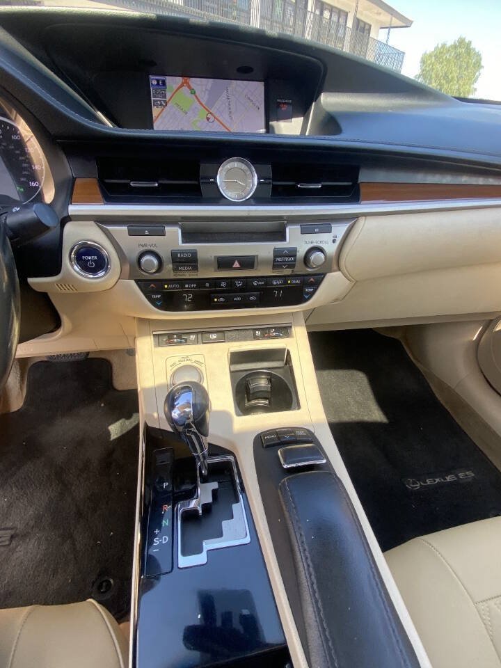 Used 2013 Lexus ES 300h w/ Luxury Pkg FWD image 12