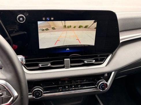 Used 2025 Chevrolet Equinox LT FWD image 13