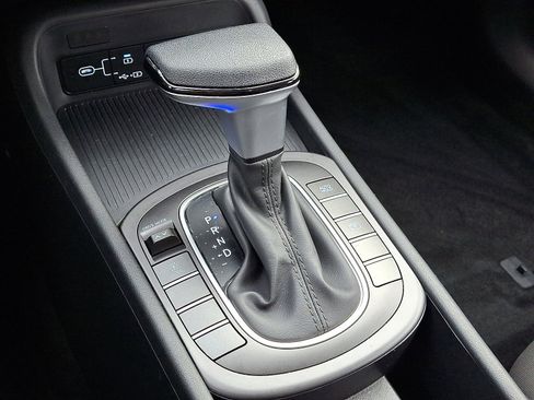 Certified 2025 Hyundai Kona SE image 14