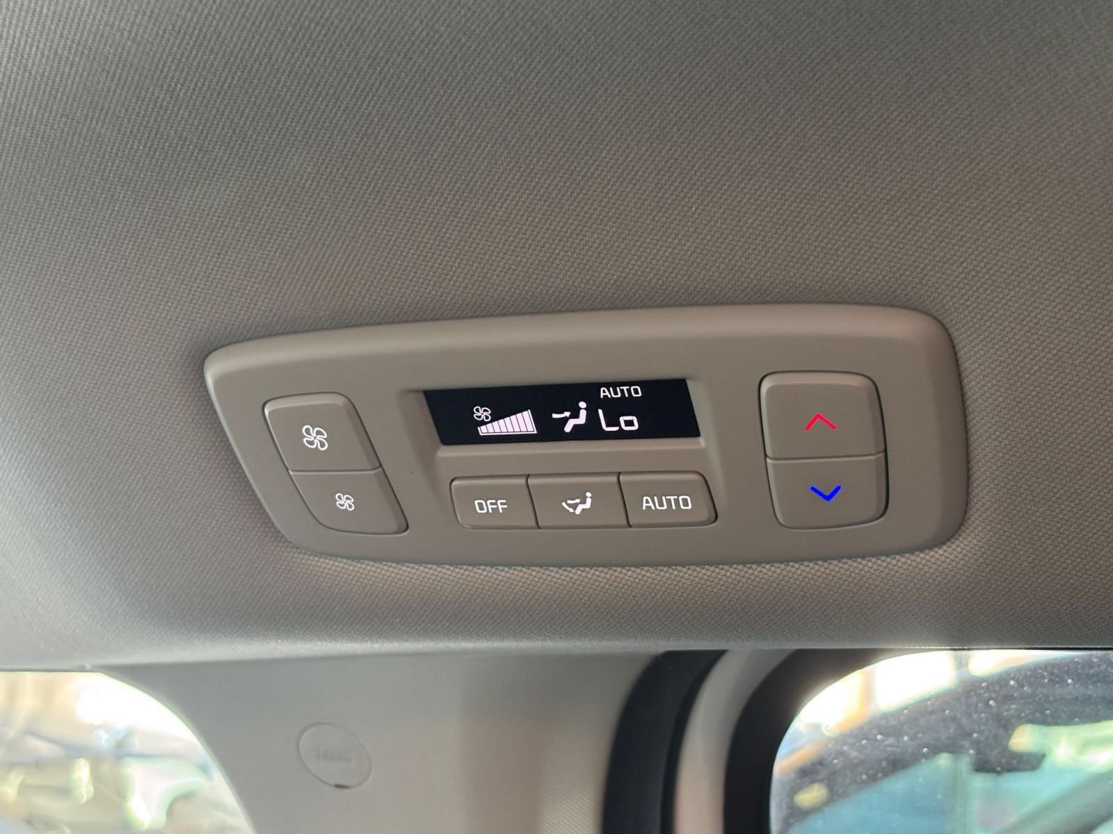 Used 2026 Kia Carnival FWD image 24