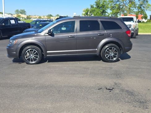 Used 2018 Dodge Journey SE w/ Blacktop Package FWD image 4
