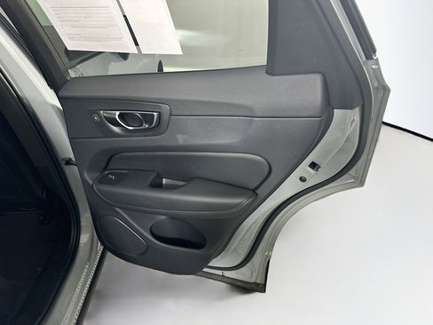 Used 2025 Volvo XC60 B5 Plus image 31