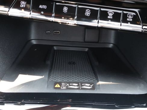 New 2026 Chevrolet Traverse High Country w/ LPO, Floor Liner Package AWD/4WD image 13