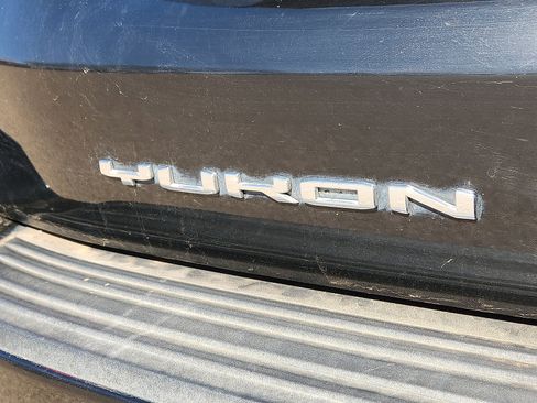 Used 2022 GMC Yukon SLT w/ SLT Premium Package image 8