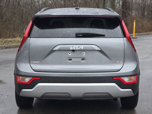 Used 2023 Kia Niro EX image 16