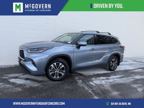 Used 2022 Toyota Highlander XLE image 1