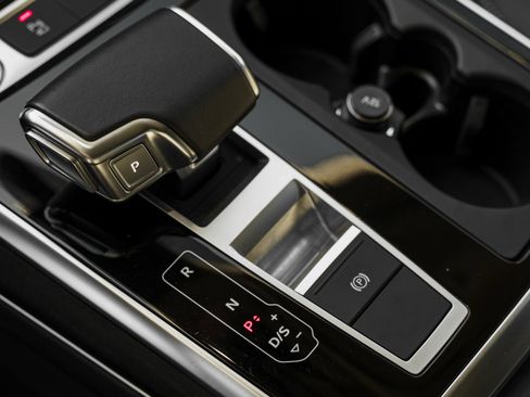 Used 2023 Audi Q8 Premium w/ Convenience Package image 11