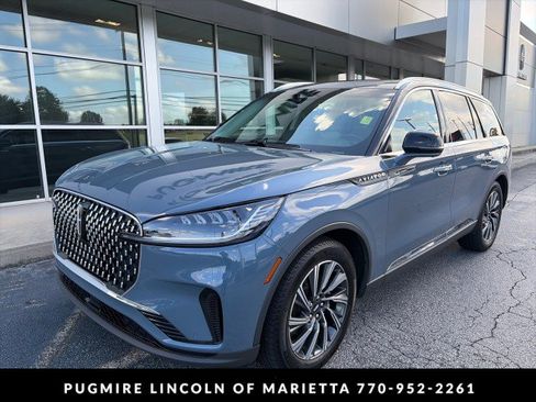 Used 2025 Lincoln Aviator 2WD image 2