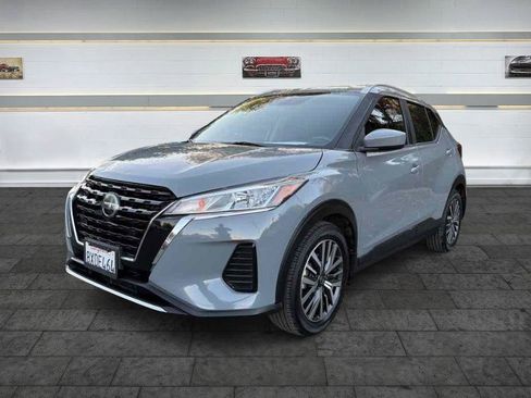 Used 2021 Nissan Kicks SV FWD image 3