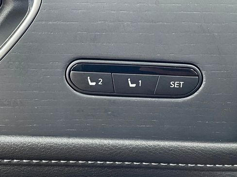 Used 2025 INFINITI QX80 Sensory image 16