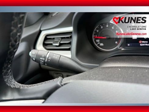 Used 2023 GMC Acadia SLT image 54