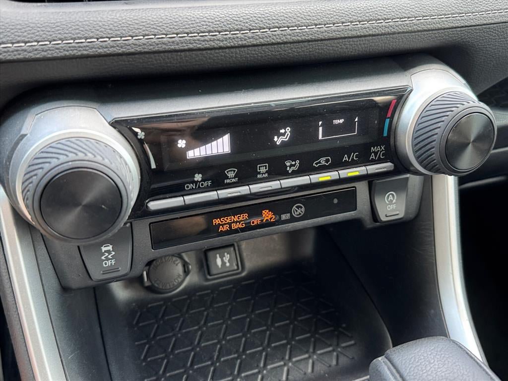 Used 2019 Toyota RAV4 LE AWD/4WD image 23