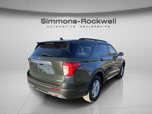 Used 2022 Ford Explorer XLT w/ Equipment Group 202A image 7