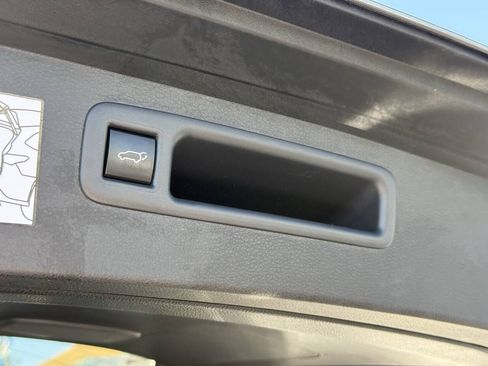 Used 2023 Toyota Highlander Platinum FWD image 38
