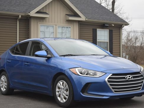 Used 2017 Hyundai Elantra SE image 4