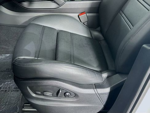 New 2024 Porsche Cayenne image 22
