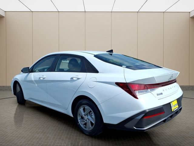 Used 2025 Hyundai Elantra SE FWD image 11