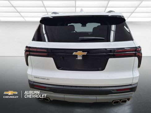 Used 2025 Chevrolet Traverse LT w/ Driver Confidence Package FWD image 4