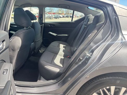 Used 2025 Nissan Altima 2.5 SV FWD image 24