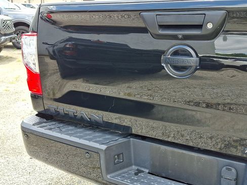 Used 2019 Nissan Titan SV w/ SV Convenience Package AWD/4WD image 17