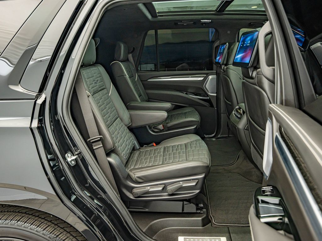 Used 2025 Cadillac Escalade V AWD/4WD image 40