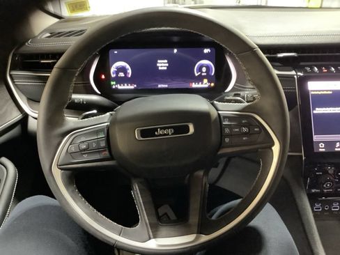 Certified 2023 Jeep Grand Cherokee Limited w/ Luxury Tech Group II AWD/4WD image 26