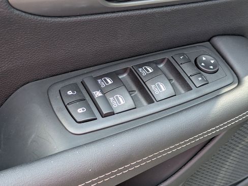 New 2025 Chrysler Pacifica Select w/ Fav Edition Package image 12