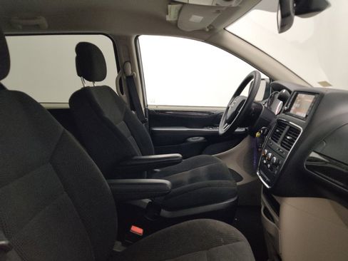 Used 2019 Dodge Grand Caravan SE w/ UConnect Hands-Free Group FWD image 21