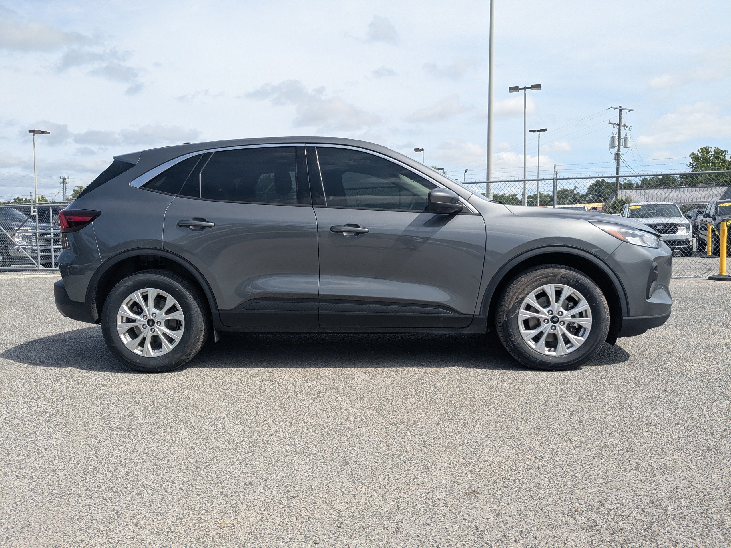 Used 2023 Ford Escape Active w/ Tech Pack #2 AWD/4WD image 3
