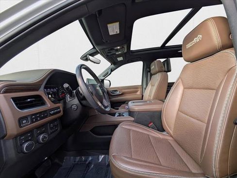 Used 2021 Chevrolet Tahoe High Country w/ Premium Package image 17