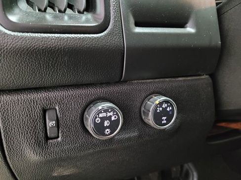 Used 2015 Chevrolet Colorado LT w/ Luxury Package image 38