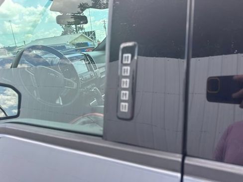 Used 2019 Ford F150 Lariat w/ Equipment Group 502A Luxury AWD/4WD image 10