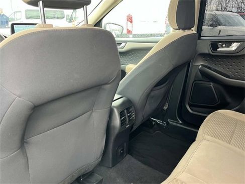 Used 2020 Ford Escape SE image 19