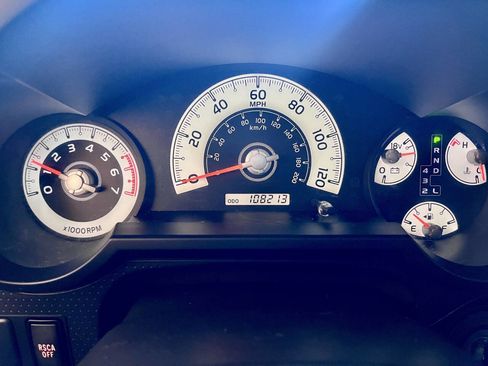 Used 2010 Toyota FJ Cruiser Base 4x4 4dr SUV 5A image 10