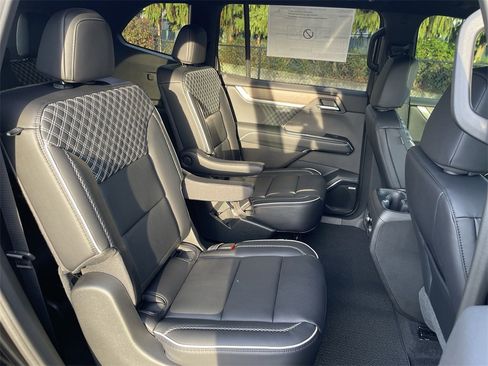 New 2026 GMC Acadia Denali w/ Super Cruise Package image 28