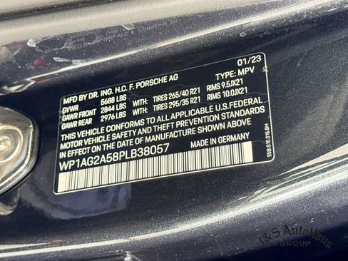 Used 2023 Porsche Macan S w/ Sport Chrono Package AWD/4WD image 40