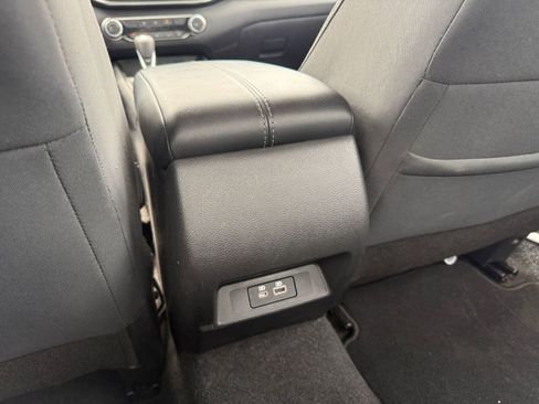 Used 2025 Nissan Altima 2.5 SV FWD image 23