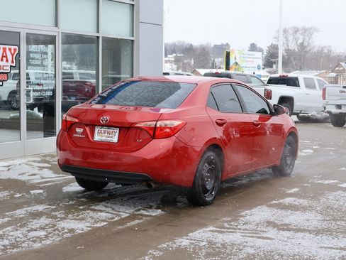 Used 2019 Toyota Corolla LE w/ LE Premium Package w/Moonroof image 3