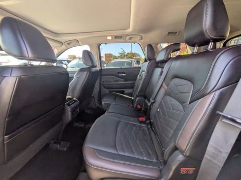 Used 2024 Nissan Pathfinder Platinum w/ Cargo Package image 11