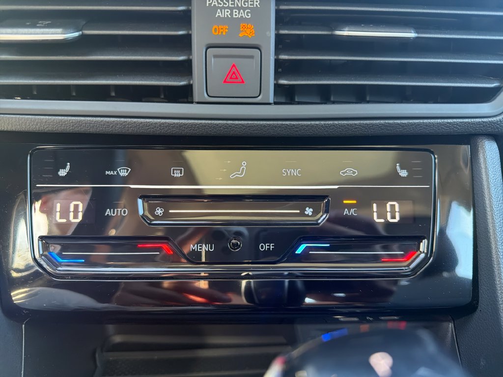 Certified 2025 Volkswagen Jetta SE FWD image 16