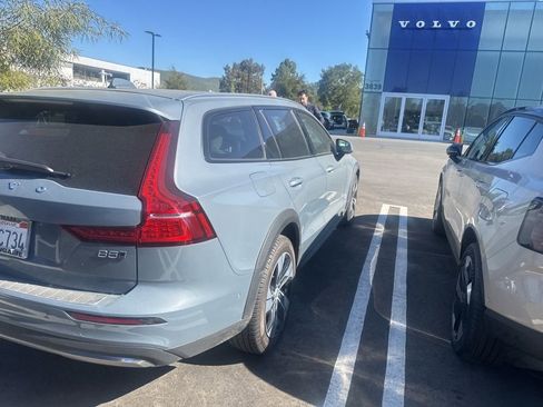 Used 2024 Volvo V60 B5 Cross Country Plus image 8