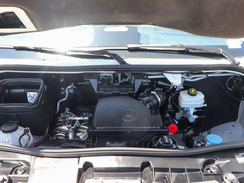 Used 2025 Mercedes-Benz Sprinter 2500 image 15